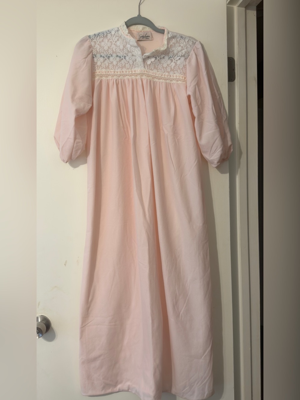 Vtg Jaclyn Smith Pale Pink Lace-Yoke Nightgown